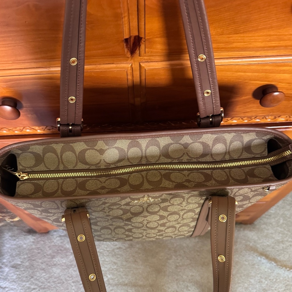 Coach Ashton Tote in Signature Canvas (style number CN328) - Picture 7 of 9